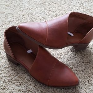 Cutout loafers brown universal thread size 8